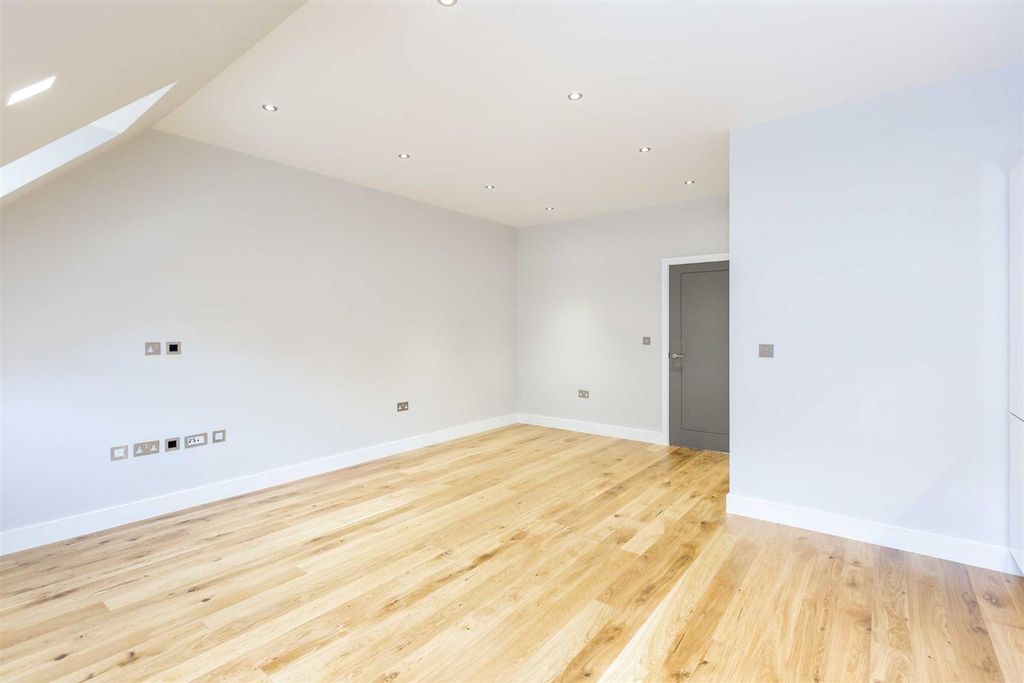 Property photo 3 of 7 Gallery