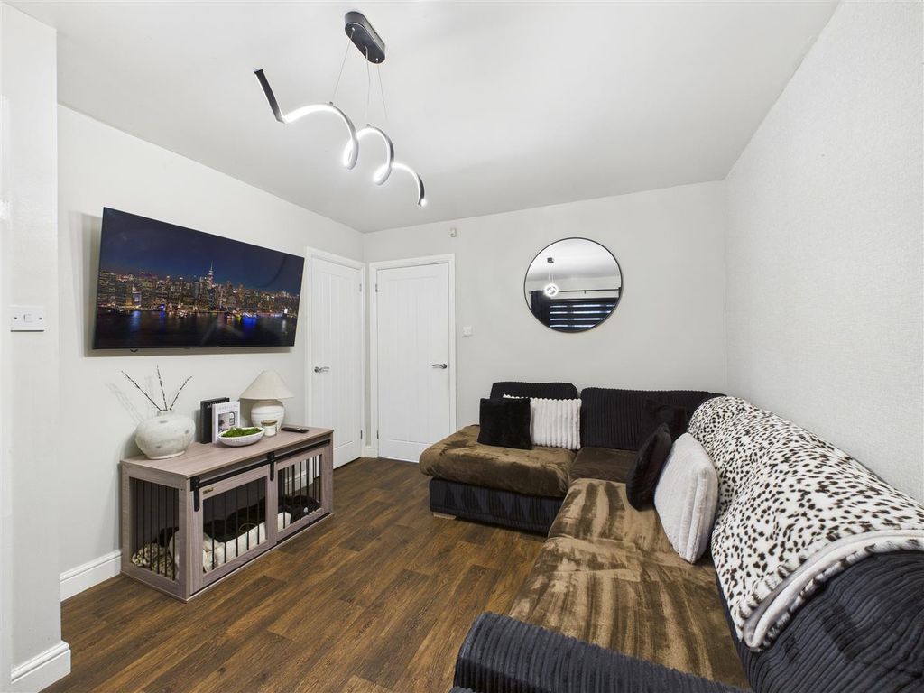 Property photo 3 of 15 Cam05476G0-Pr0107-Still015.Jpg