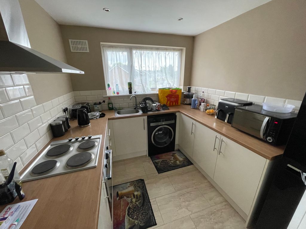 Property photo 1 of 5 Kitchen