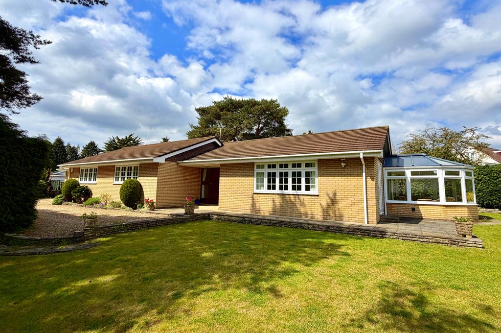 Property photo 1 of 24 Four Bedroom Bungalow
