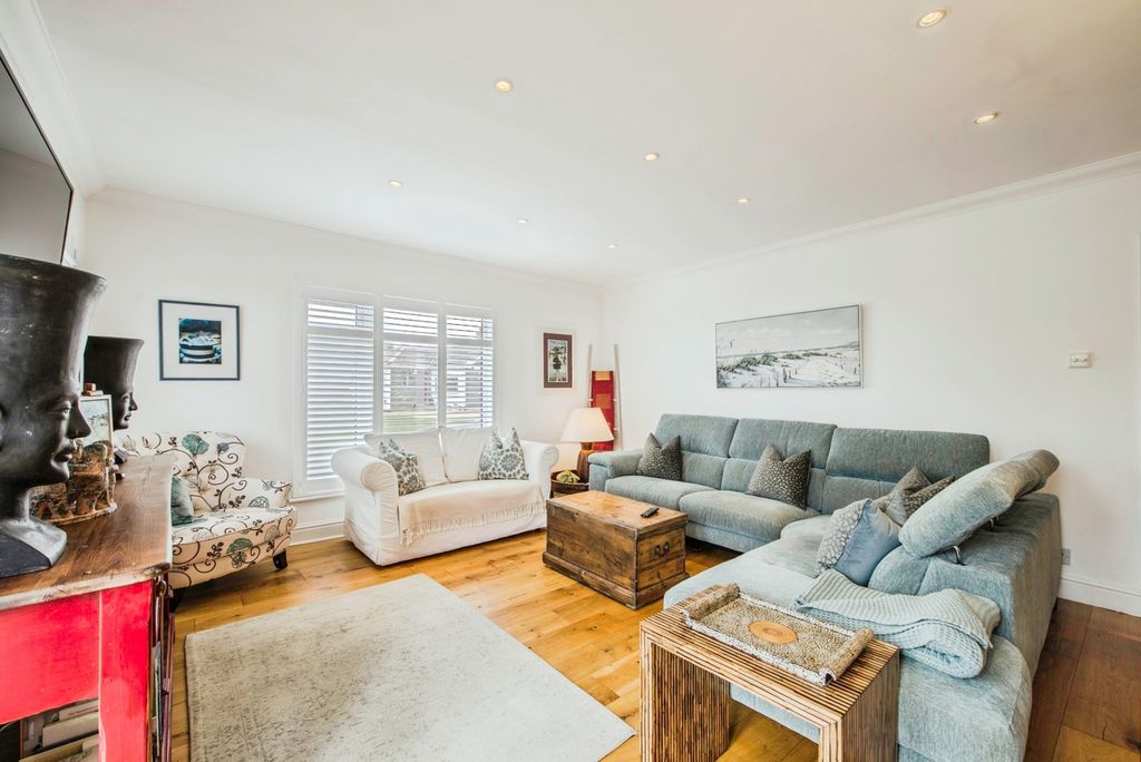 Property photo 3 of 20 Pbox-Img.Jpg