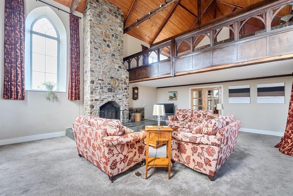 Property photo 2 of 40 Sitting Room