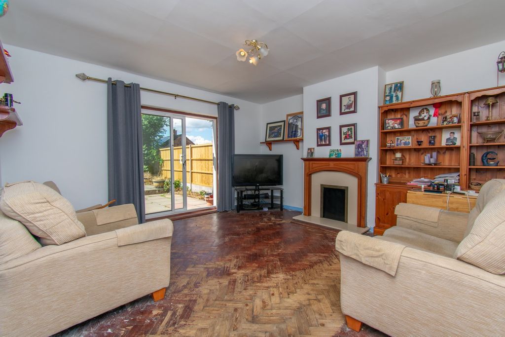Property photo 2 of 14