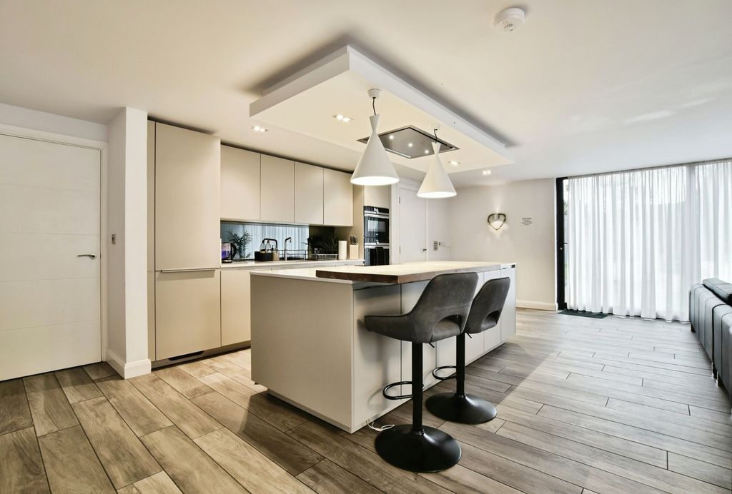 Property photo 2 of 38 Pbox-Img.Jpg