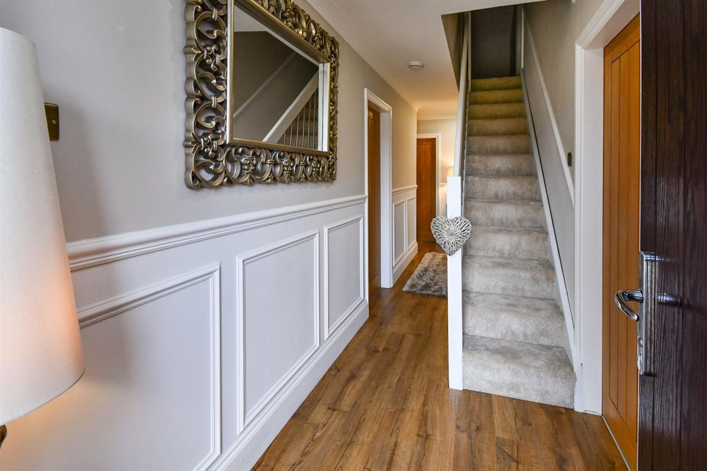 Property photo 3 of 27 Entrance Hallway