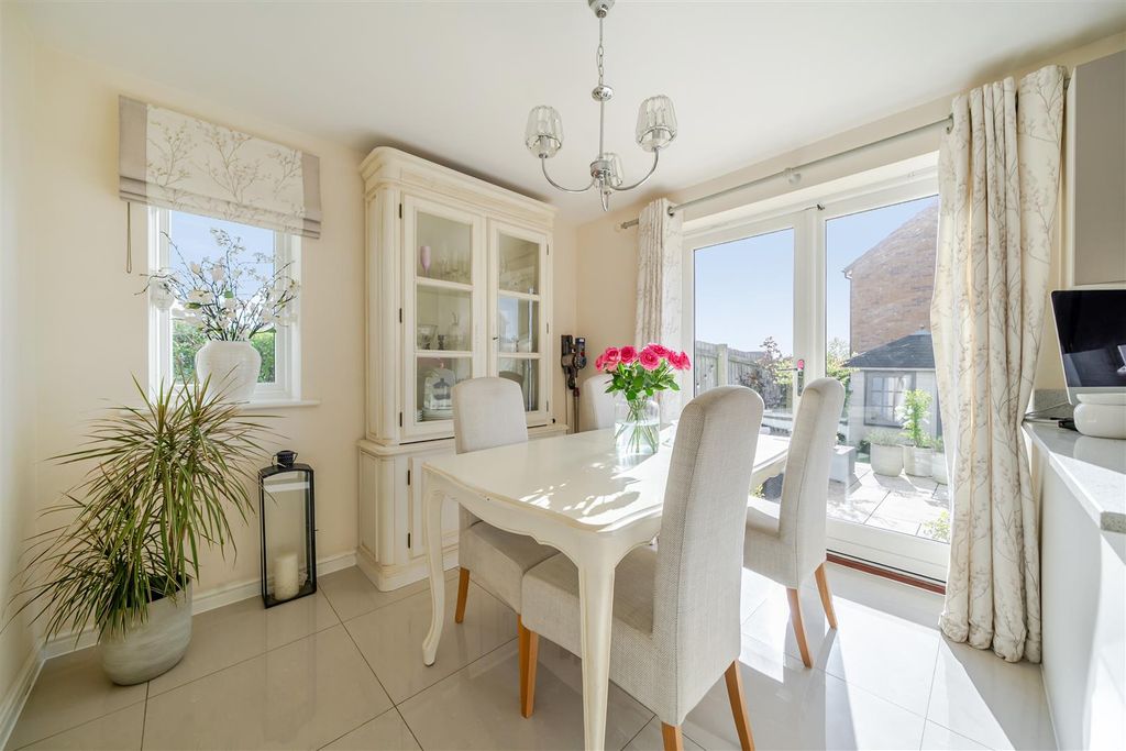 Property photo 3 of 18 Dining Area