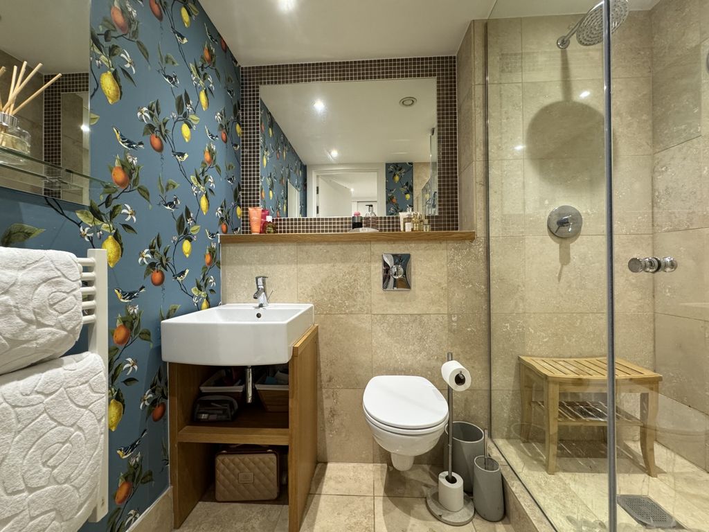 Property photo 3 of 12 Image00010