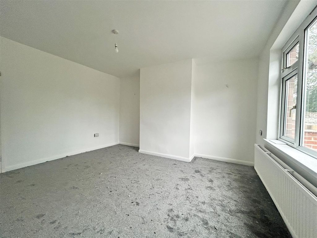 Property photo 3 of 16 Living Room
