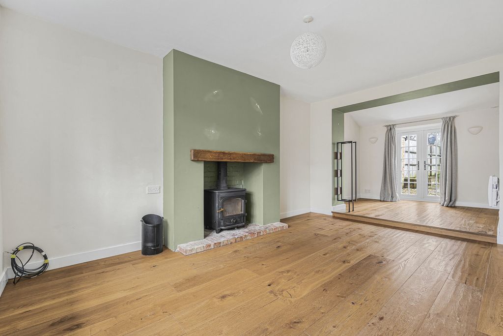 Property photo 2 of 28