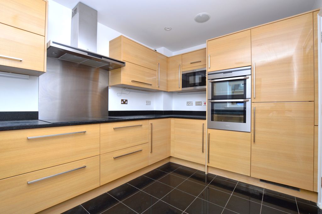 Property photo 2 of 30
