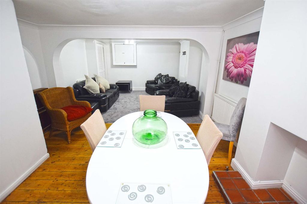 Property photo 2 of 19 Lounge/Diner