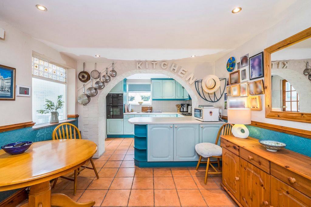 Property photo 3 of 20 Pbox-Img.Jpg