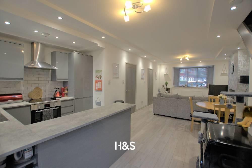 Property photo 2 of 14 222 Lincoln Road North - Reverse.Jpg