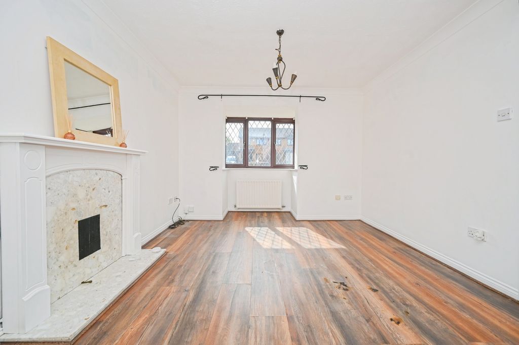 Property photo 3 of 16 Photo