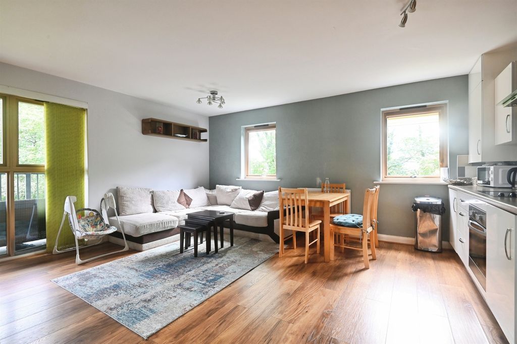 Property photo 3 of 11