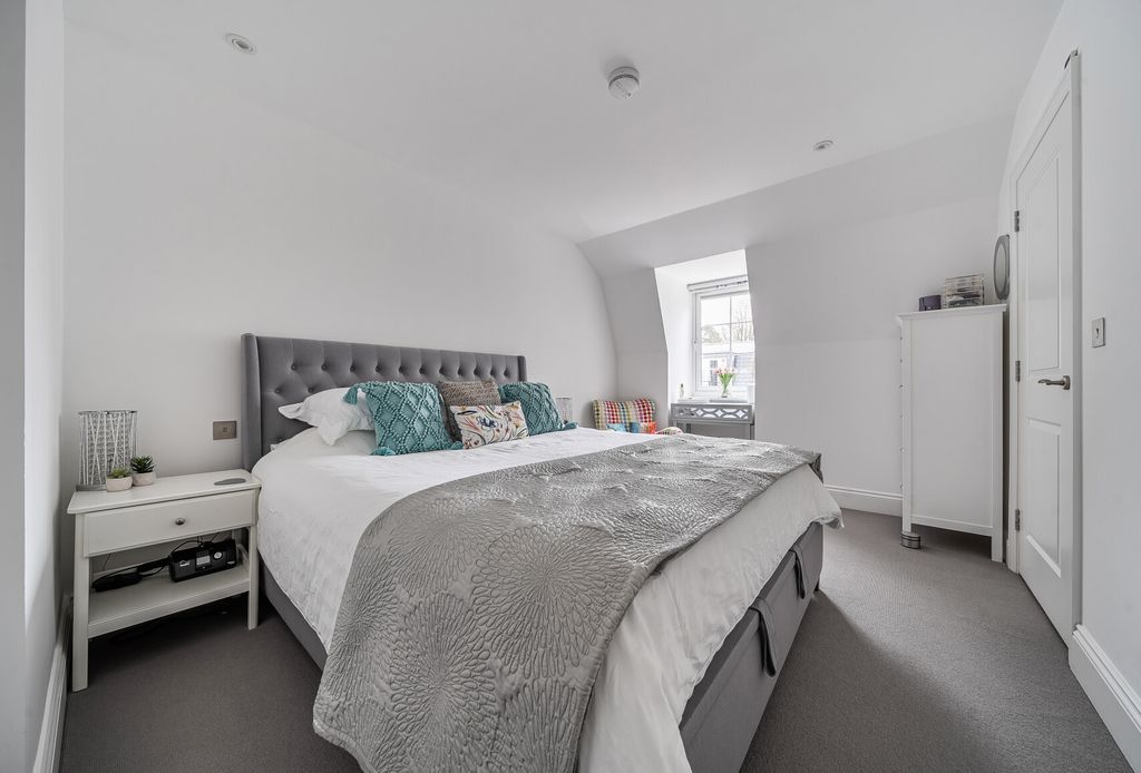 Property photo 3 of 20 1402723-5-697B692...