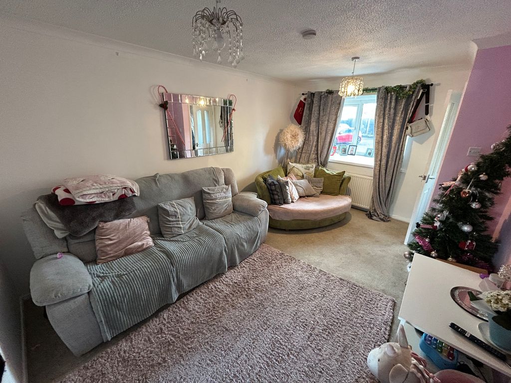 Property photo 2 of 8 Lounge