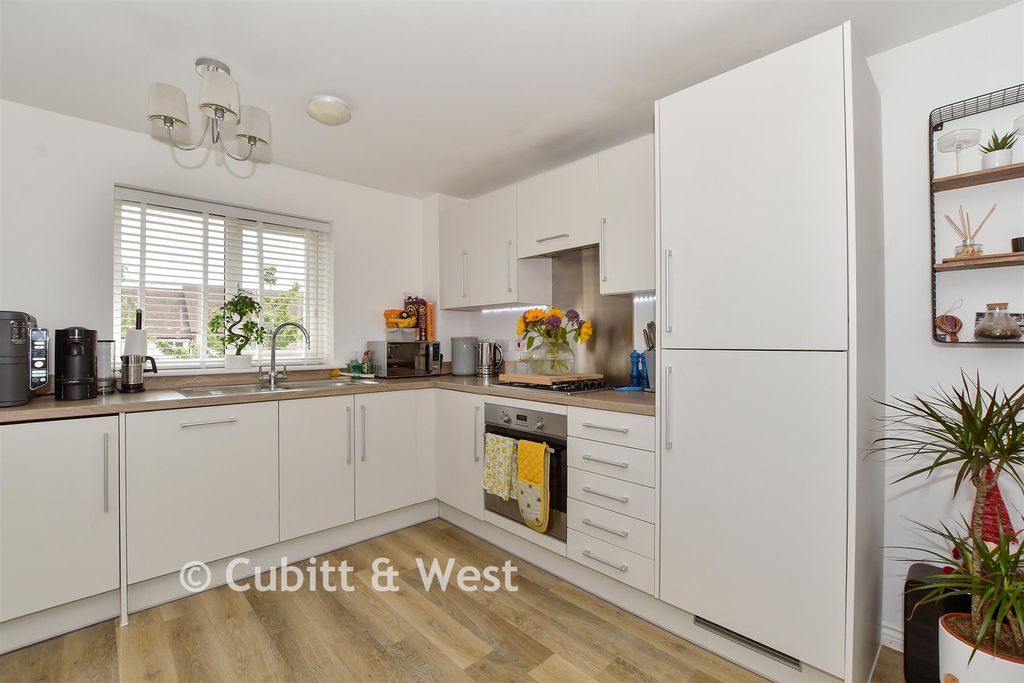Property photo 1 of 8 Lounge/ Kitchen