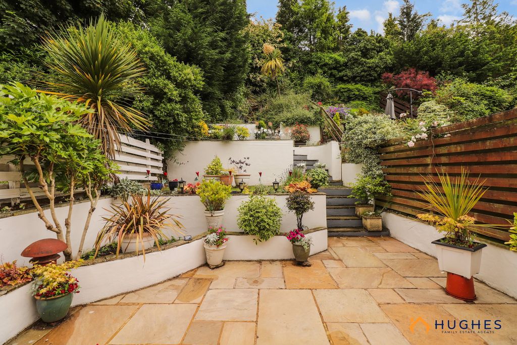 Property photo 2 of 31