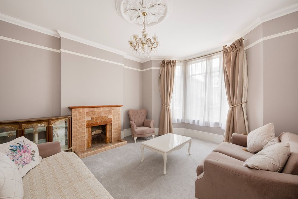 Property photo 2 of 37 4552462