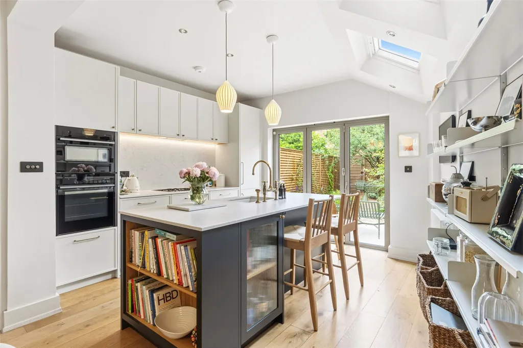 Holly Road, Hampton Hill TW12 - View 6