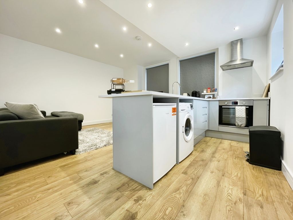 Property photo 2 of 8 Kitchen