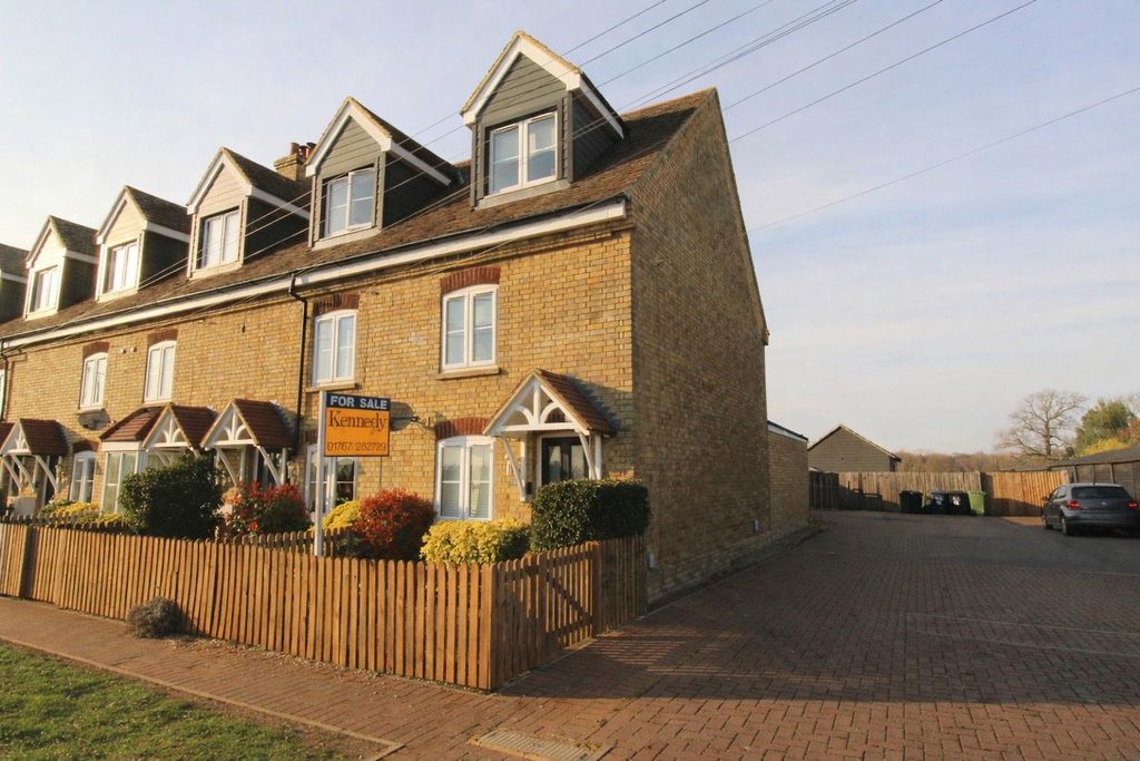 Property photo 1 of 17 Heath Road