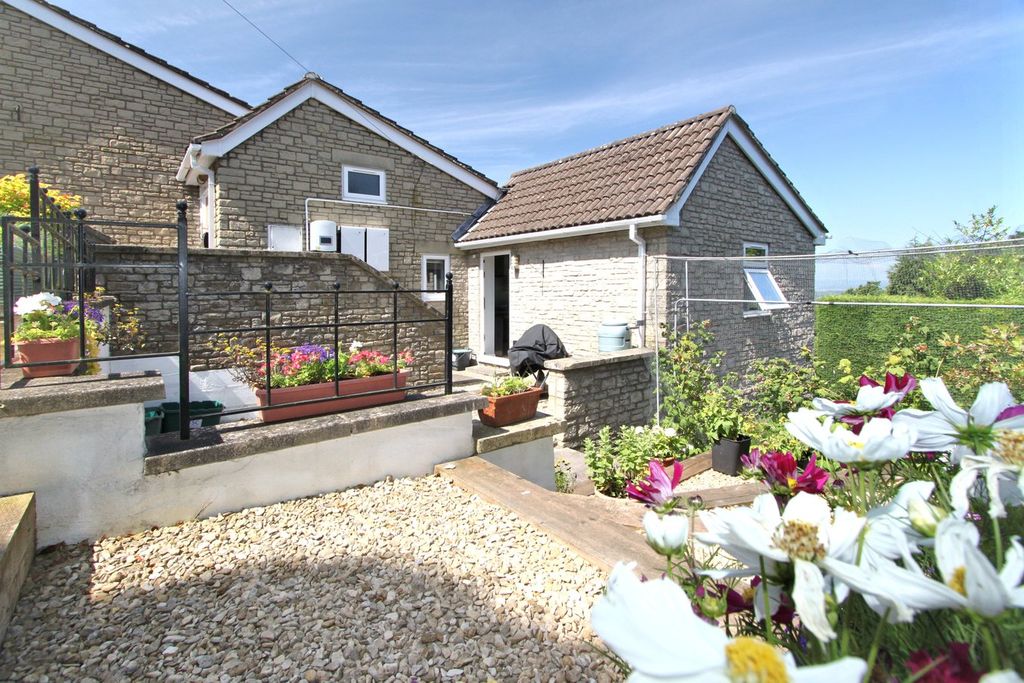 Property photo 2 of 25