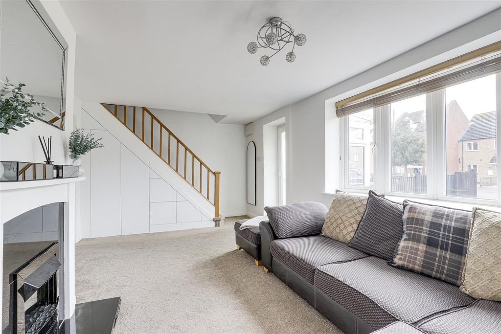 Property photo 2 of 18 10176.Jpg