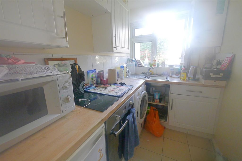 Property photo 3 of 6 Kitchen