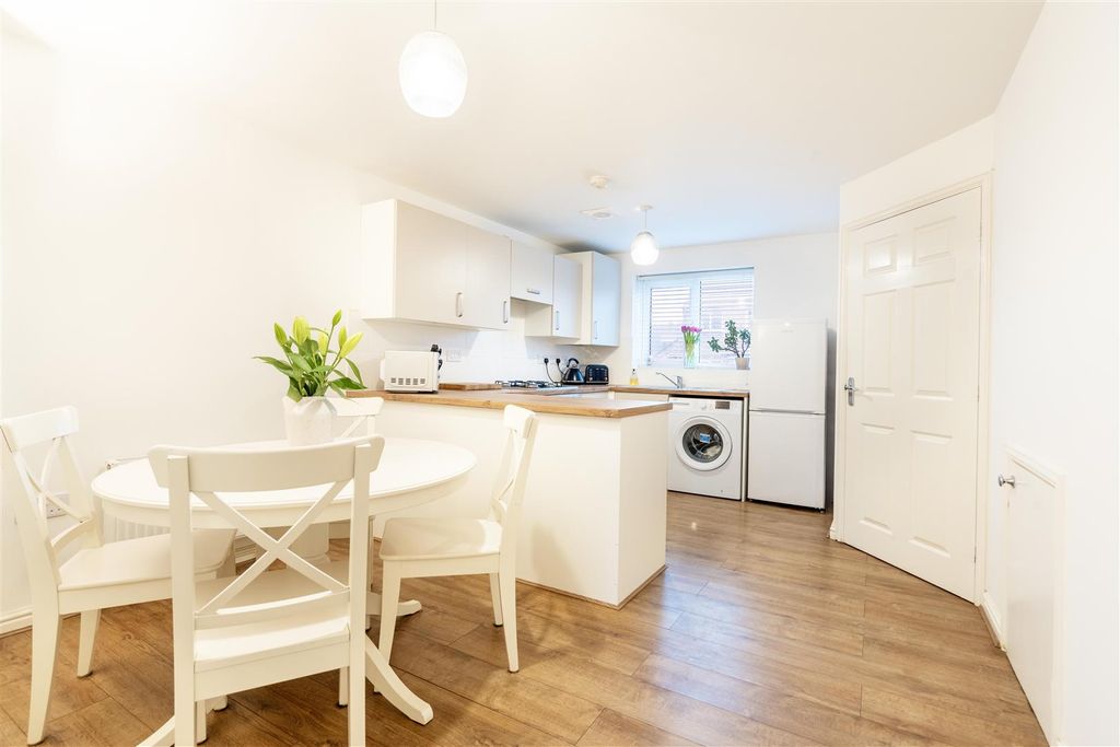 Property photo 3 of 9 Kitchen / Diner