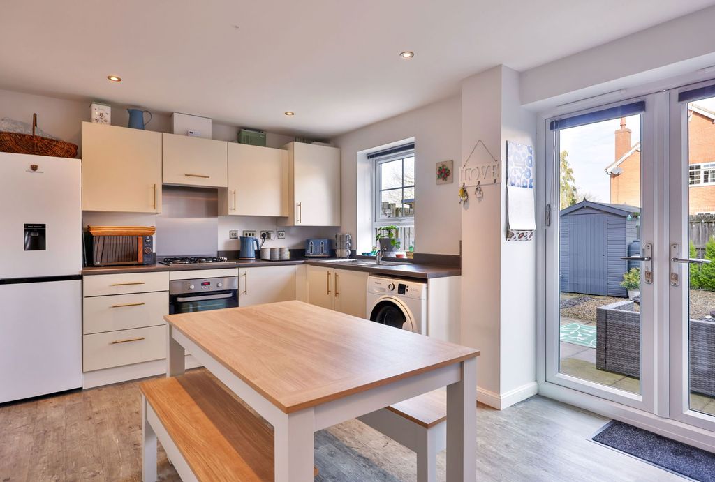 Property photo 2 of 23