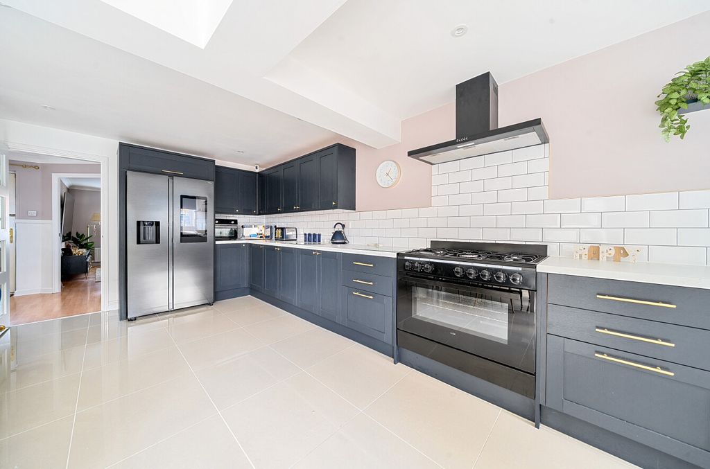 Property photo 3 of 14 1374457-24-691c94...