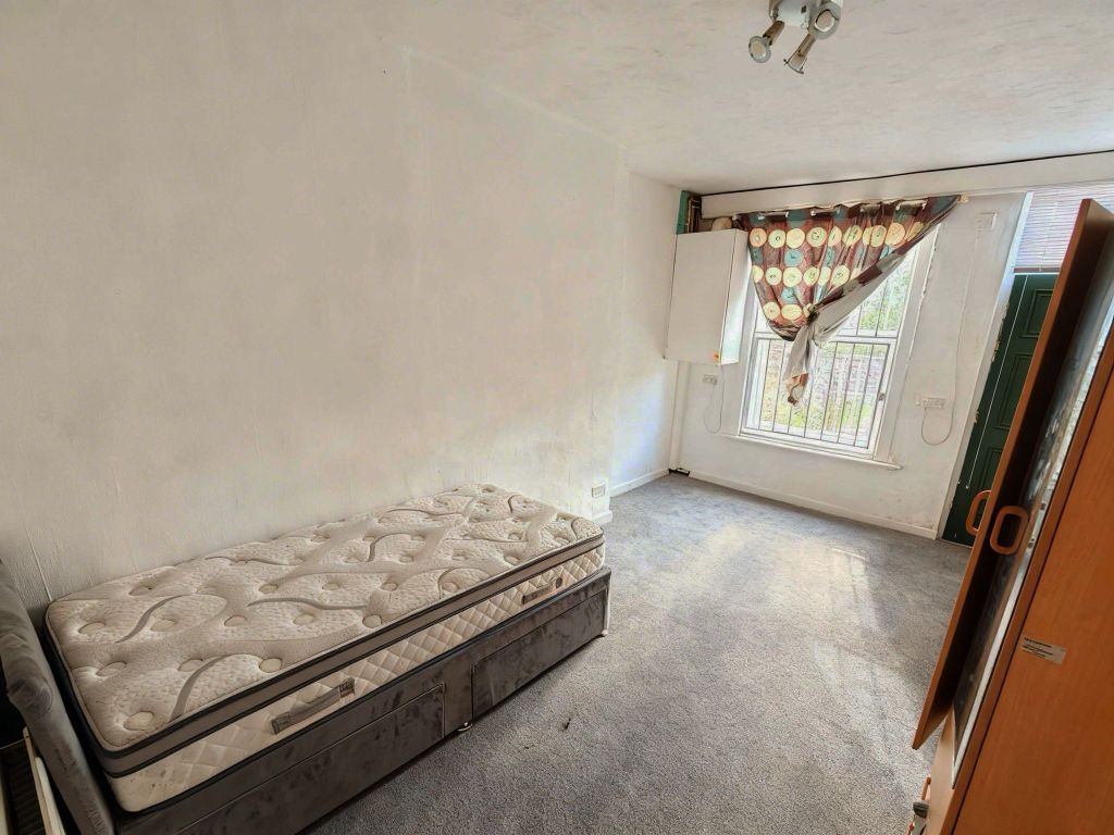 Property photo 2 of 3