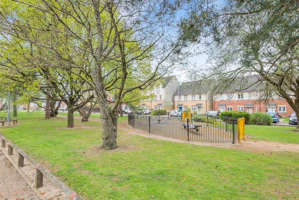 Property photo 2 of 23