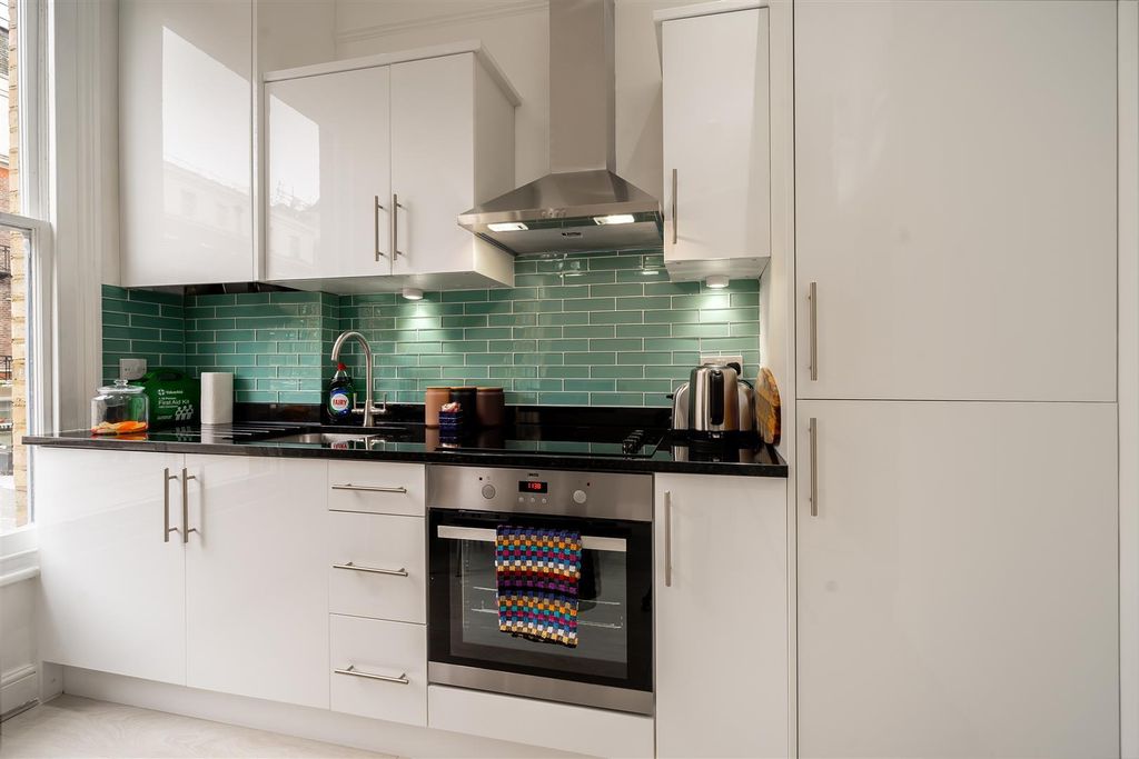 Property photo 1 of 7 Kit.Jpg