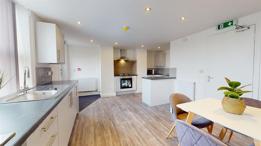 Property photo 2 of 9 69-Kirkgate-Rm2-05092023_151331.Jpg
