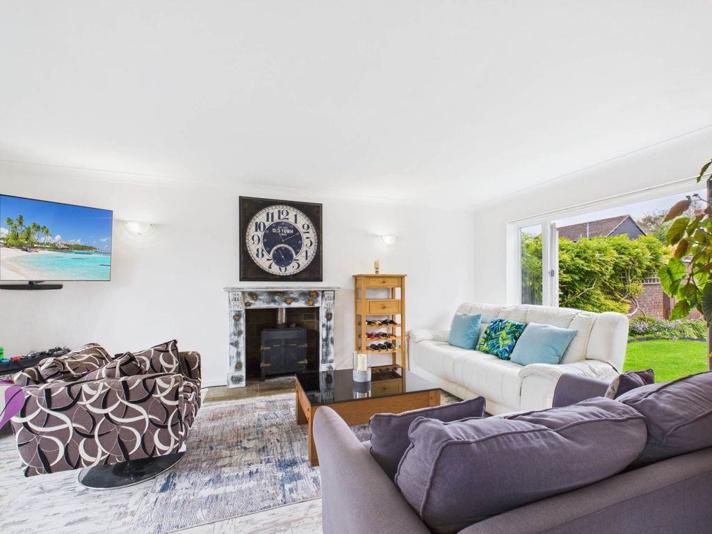 Property photo 3 of 17