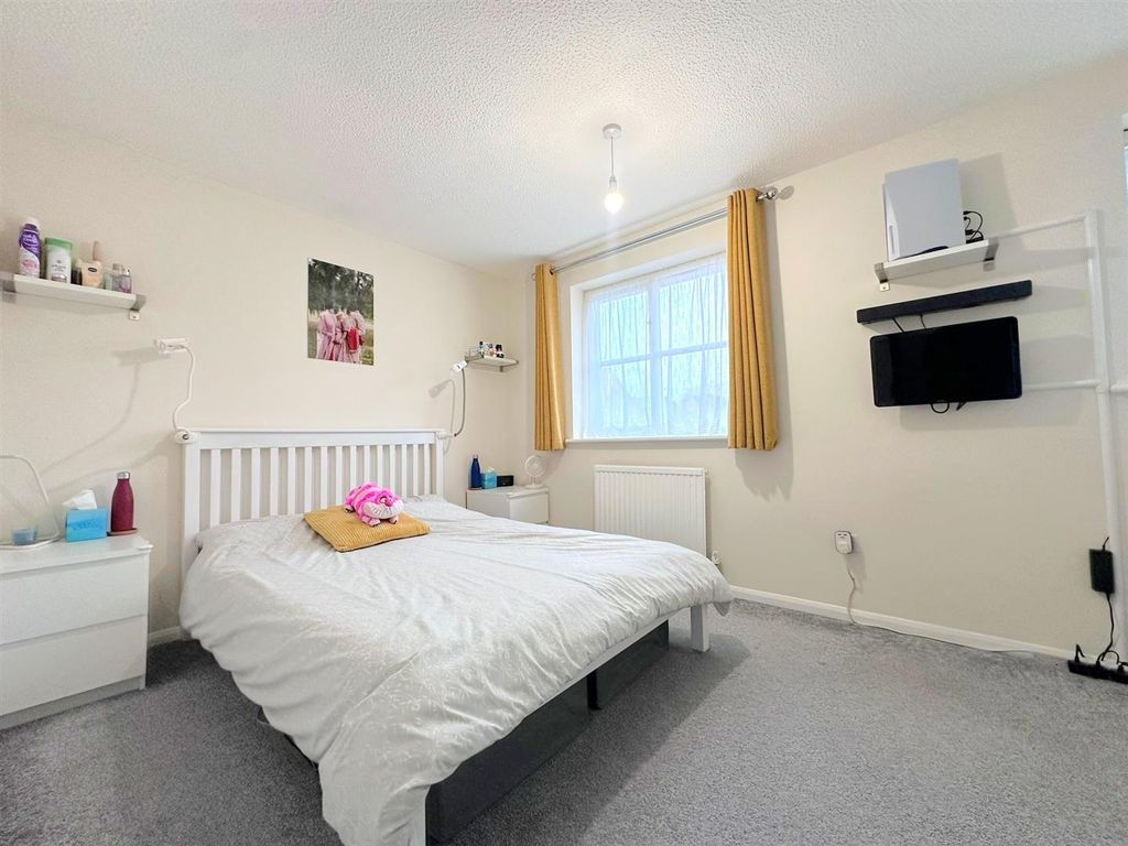 Property photo 3 of 12 Bedroom 1