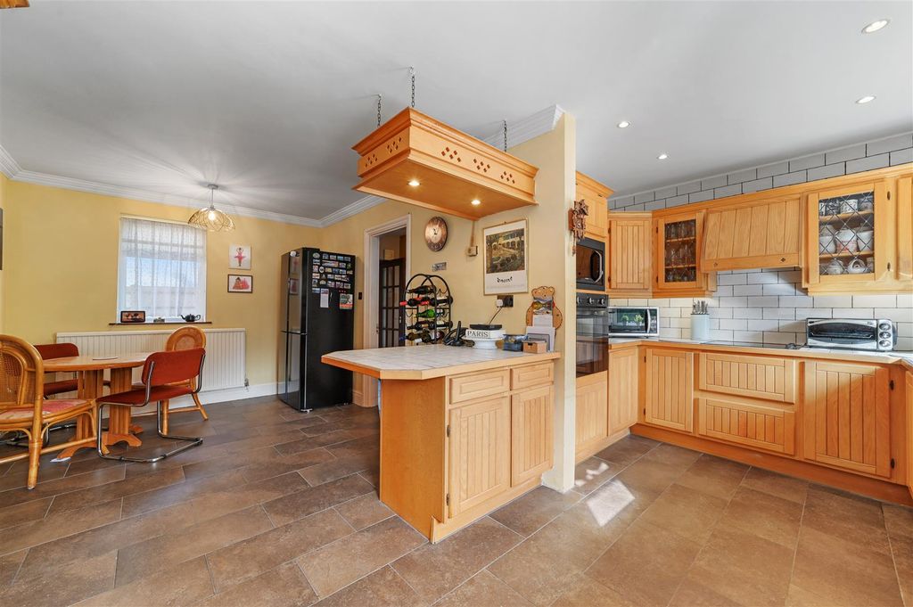 Property photo 2 of 21 Kitchen