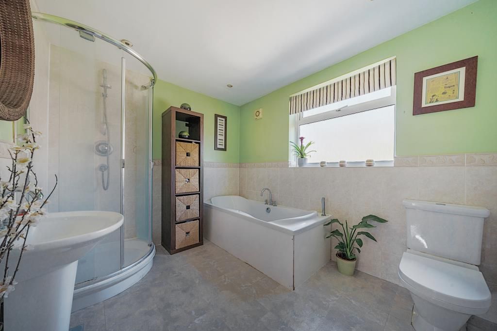 Property photo 2 of 20 Bathroom