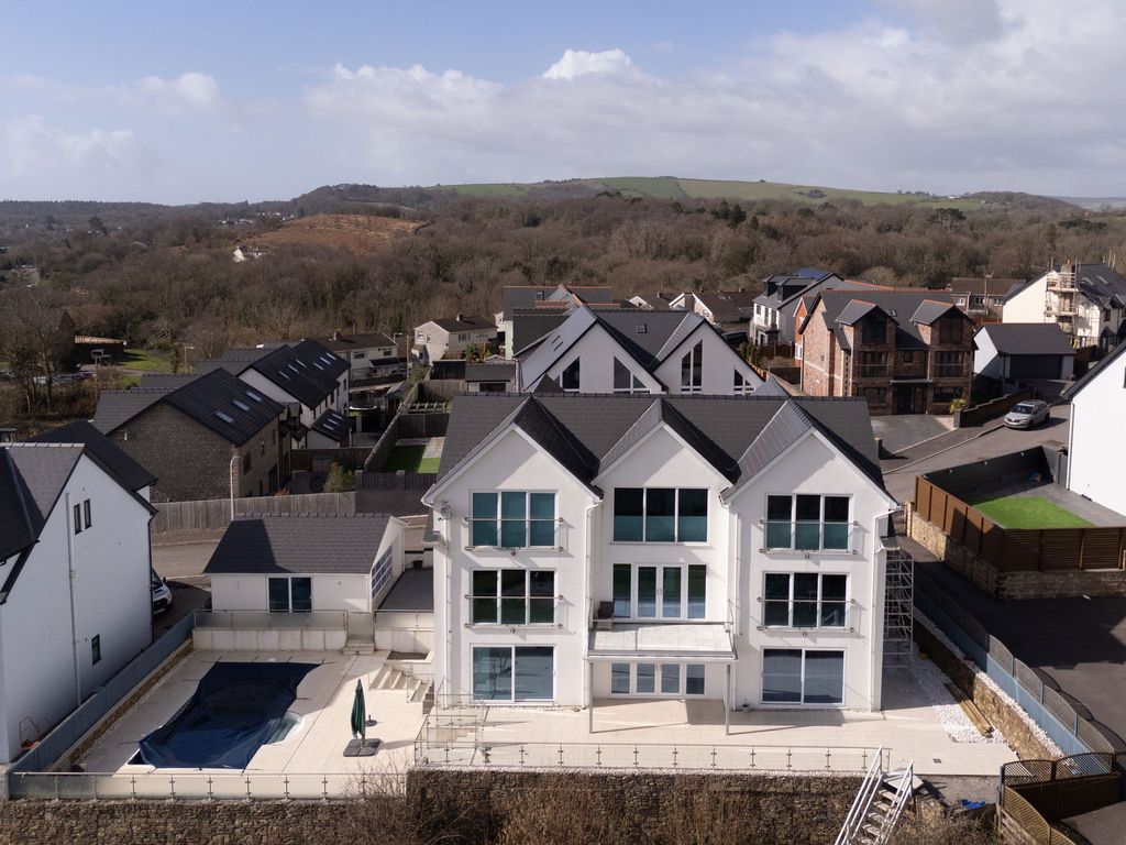 Property photo 1 of 50