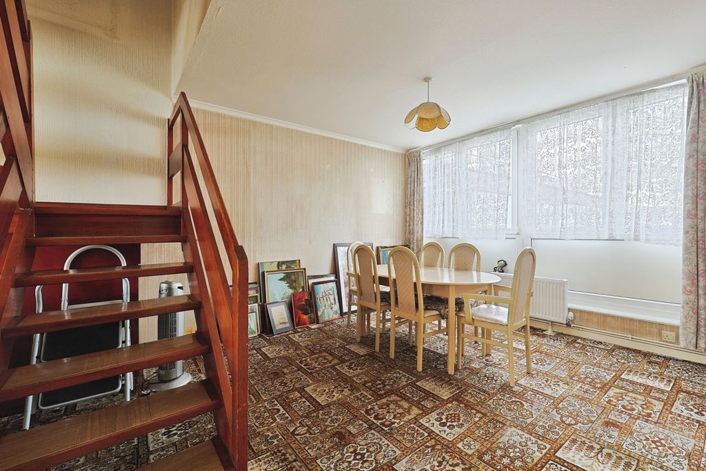 Property photo 2 of 17 Pbox-Img.Jpg