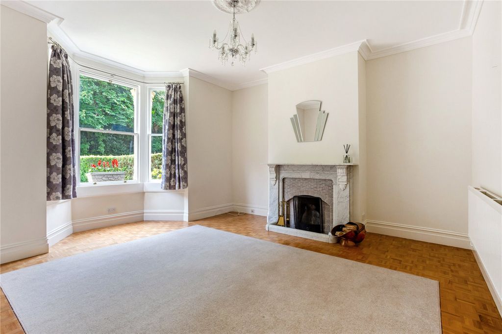 Property photo 2 of 24 Sitting Room