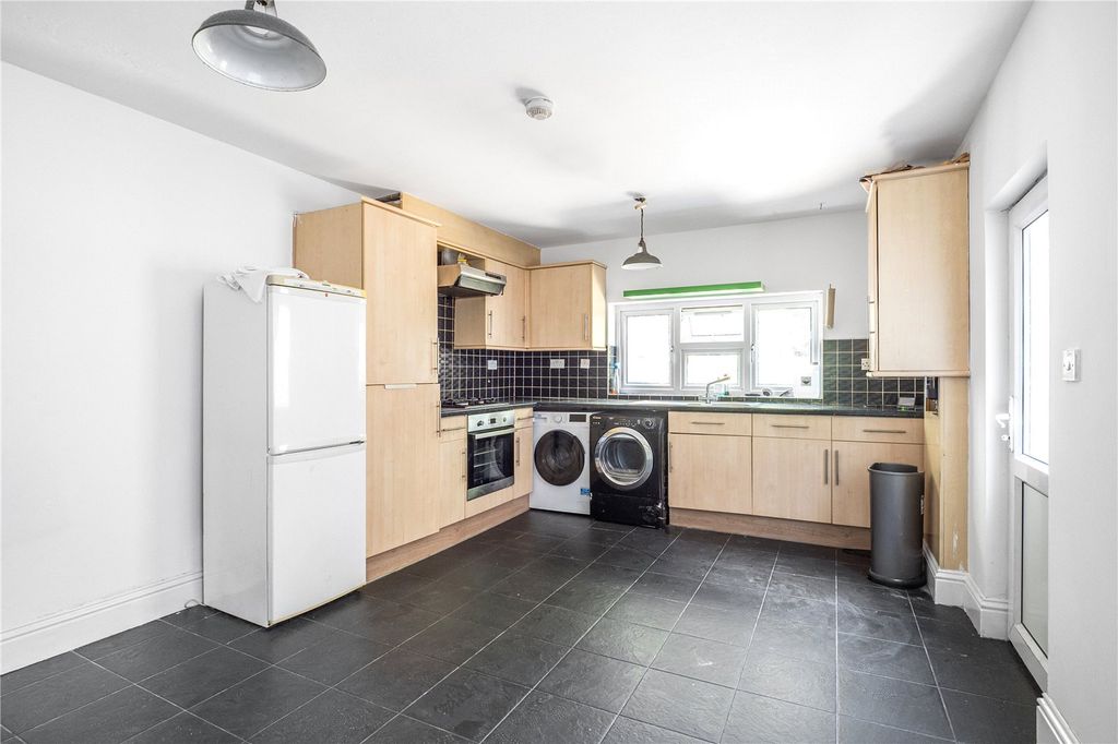 Property photo 3 of 20 Reception/Kitchen