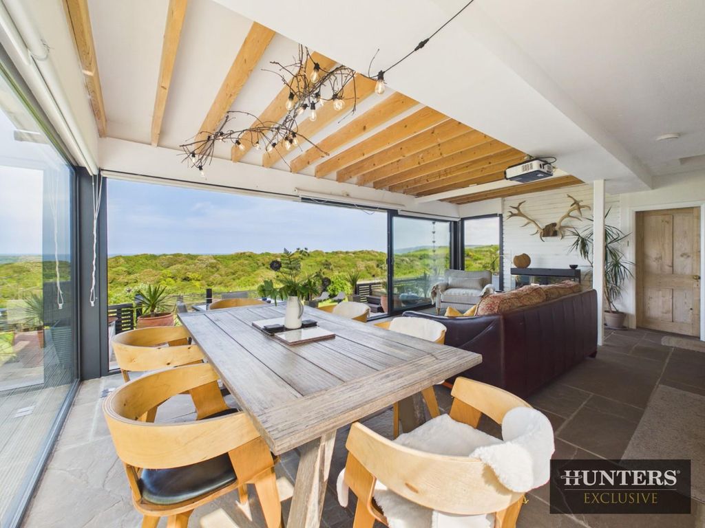 Property photo 3 of 34 Dining Area