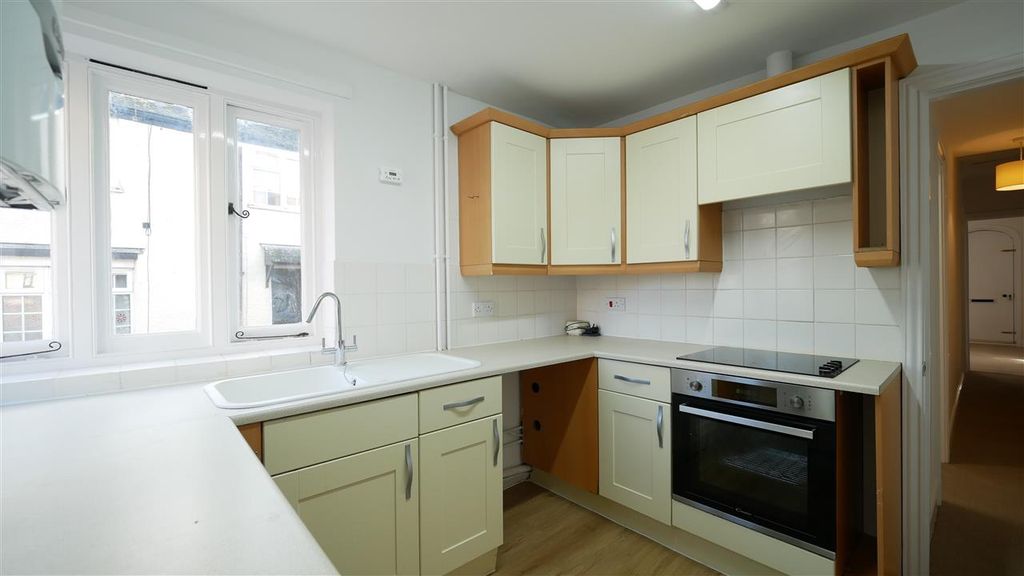 Property photo 2 of 8 Kitchen