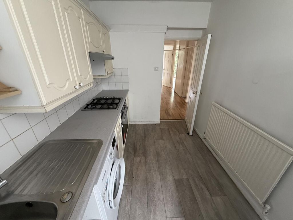 Property photo 1 of 9 Kitchen