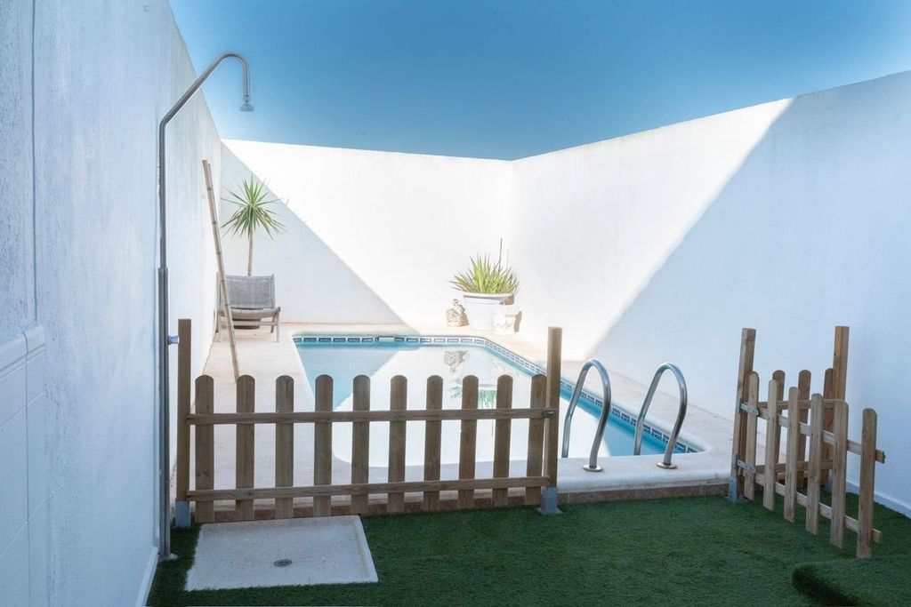 Property photo 2 of 22