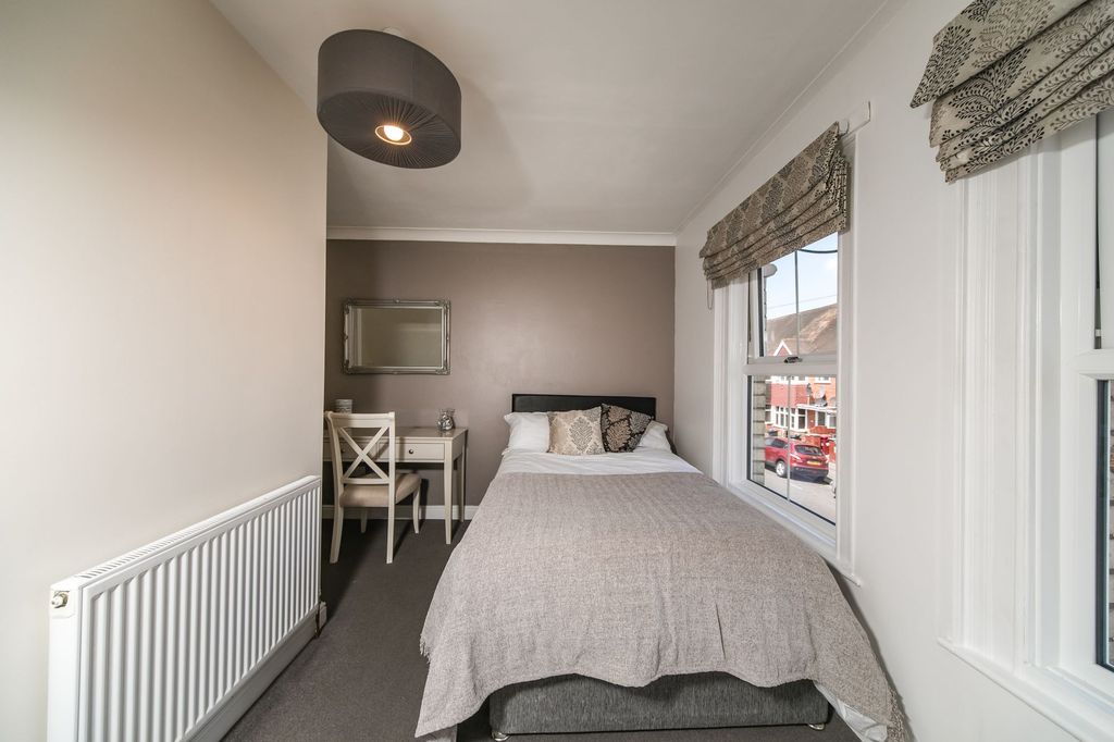 Property photo 2 of 11